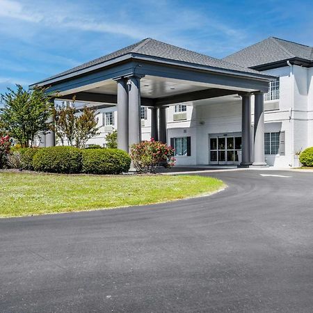 Blue Water Inn & Suites BW Signature Collection Sneads Ferry エクステリア 写真