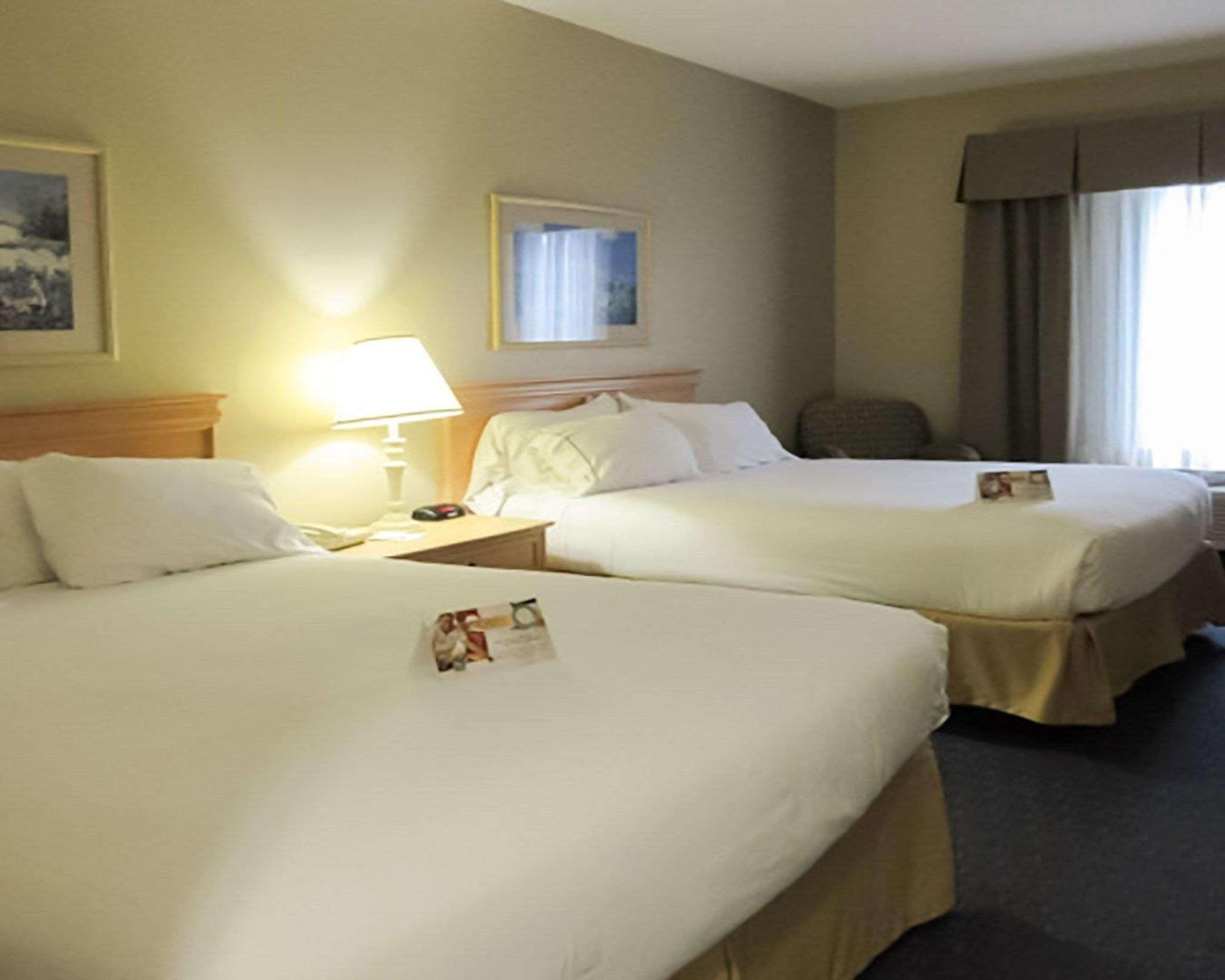 Blue Water Inn & Suites BW Signature Collection Sneads Ferry エクステリア 写真