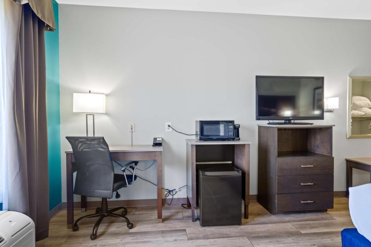 Blue Water Inn & Suites BW Signature Collection Sneads Ferry エクステリア 写真
