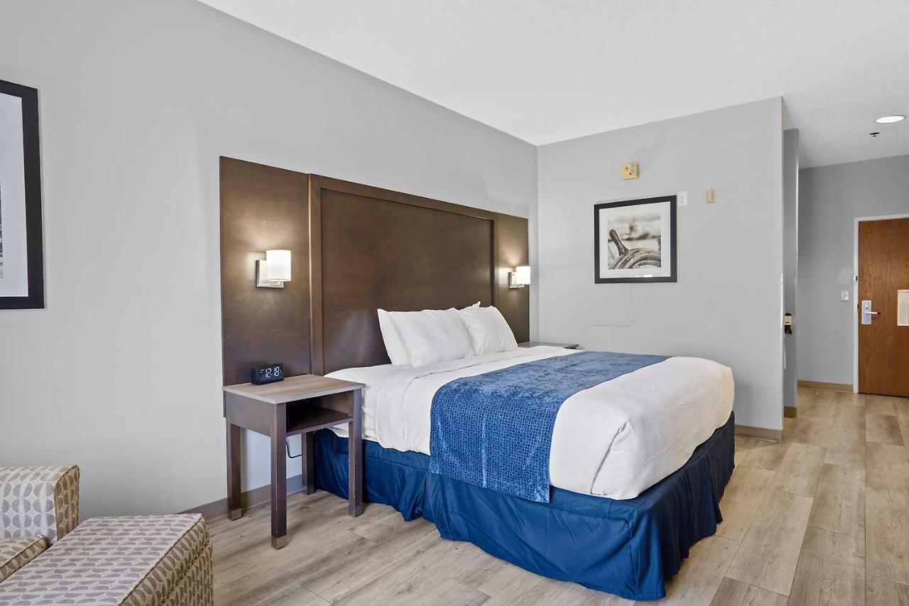 Blue Water Inn & Suites BW Signature Collection Sneads Ferry エクステリア 写真
